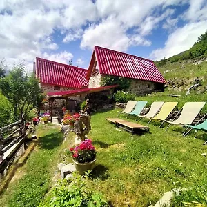 Les Toits Rouges - Le Luxe De La Simplicite Au Bout Du Sentier Bed & Breakfast Saint-Etienne-de-Tinee